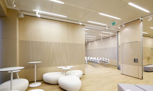 Paneelwand Space - Duitsland - Vergaderruimte Paneelwand Space - Duitsland - Vergaderruimte